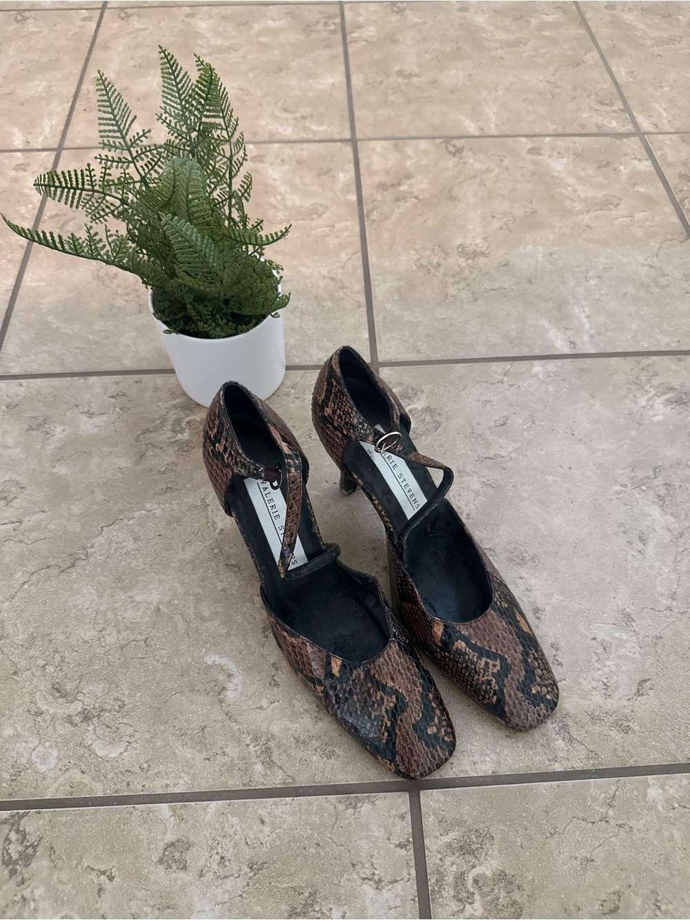 SNAKE PRINT KITTEN HEELS